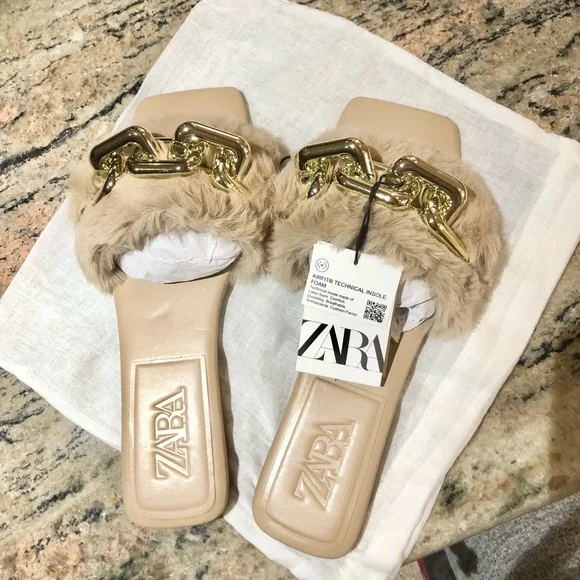 Zara stone grey low heel faux fur sandals with chain buckle - Picture 7 of 8